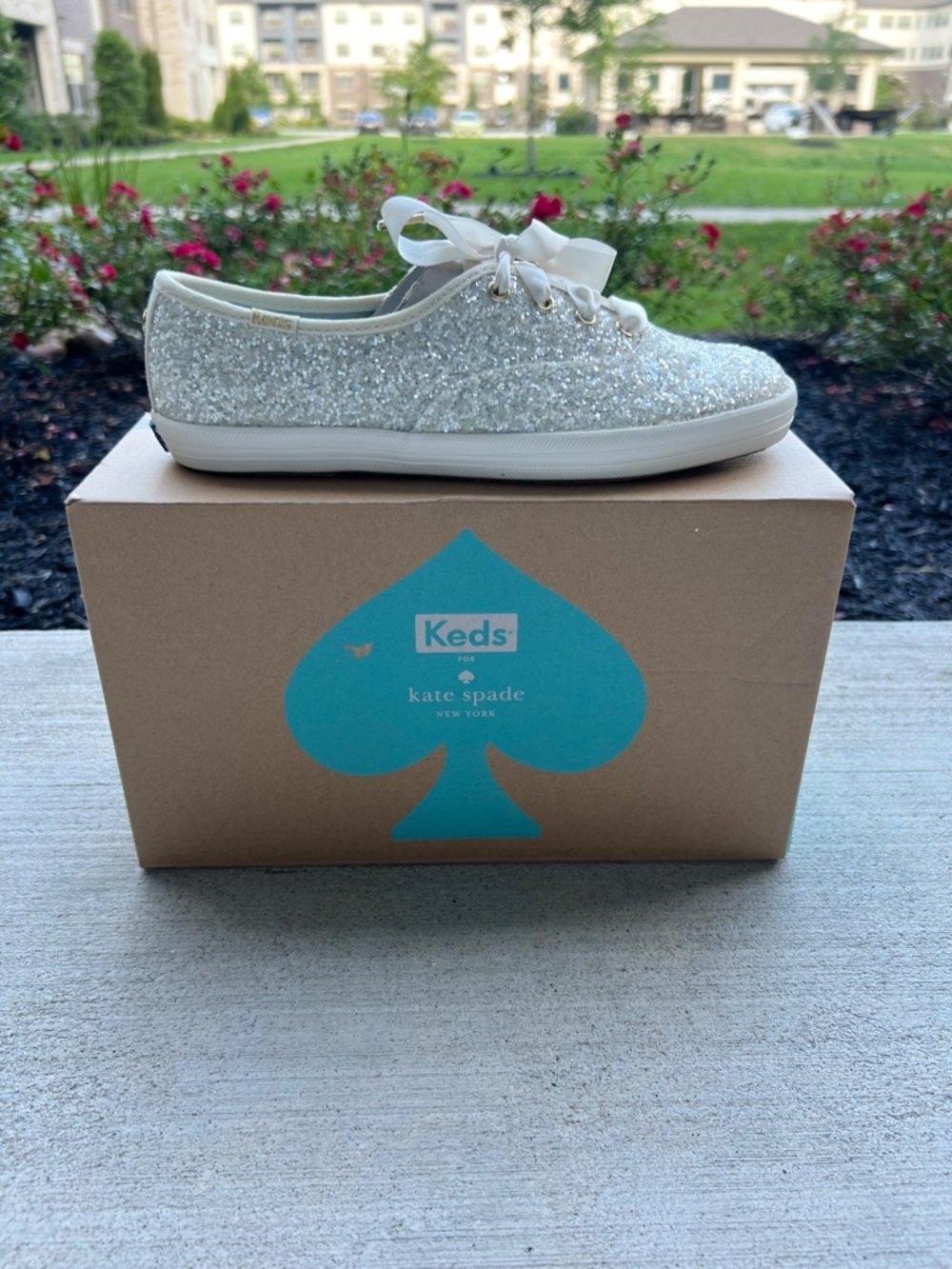Keds For Kate Spade New York Glitter In Cream Size 5 .5
